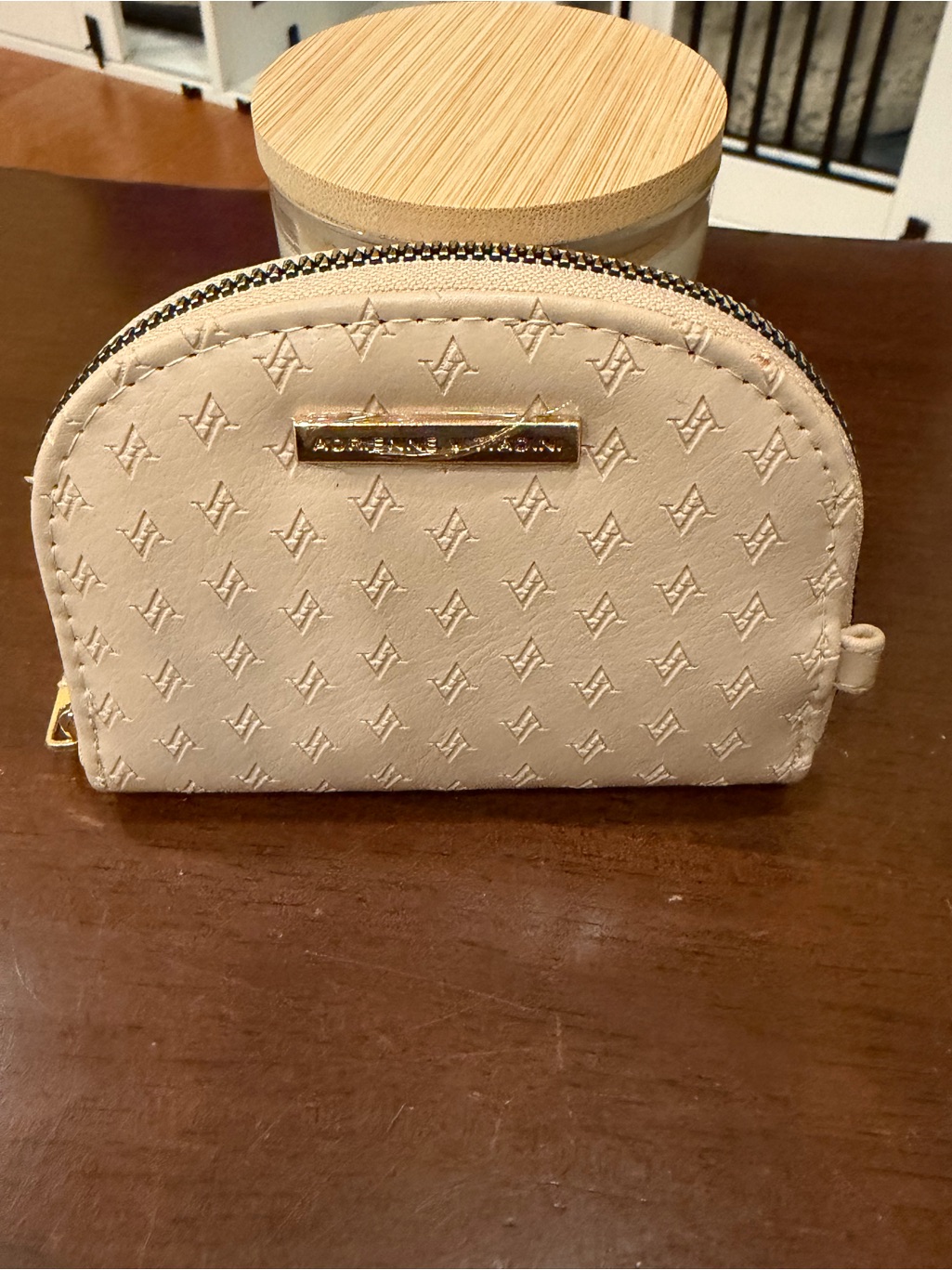 Nwot Adrienne Vittadini Embossed Beige Zip Vegan Leather Card Holder Wallet